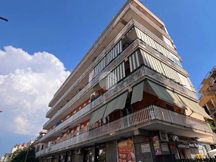 Appartamento con 5 locali in vendita in Via Carlo De Marco, Napoli