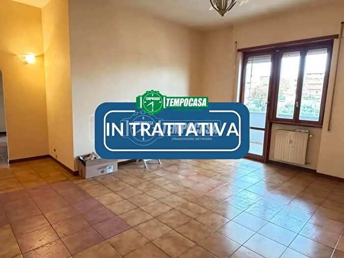 Appartamento trilocale in vendita in Via Segrate, Roma
