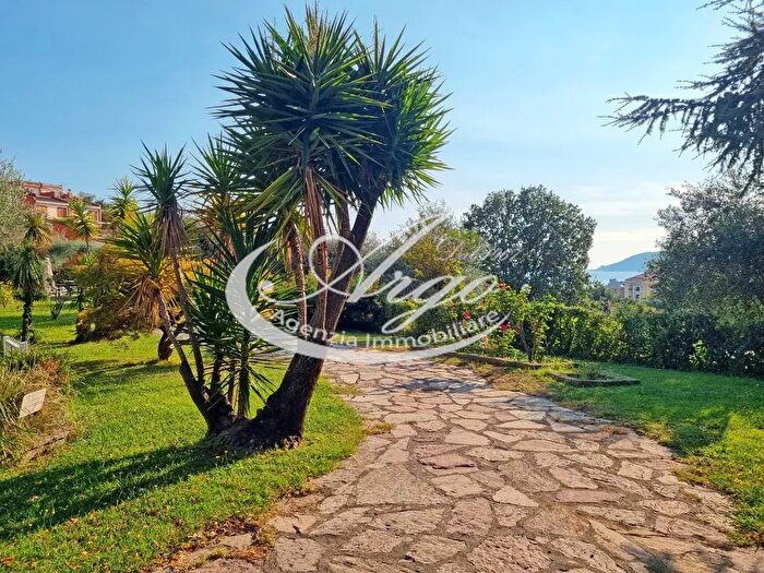 Appartamento quadrilocale in affitto in Solaro, Lerici