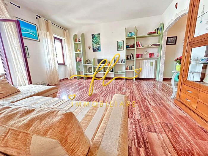 Appartamento con 6 locali in vendita in Porto Azzurro