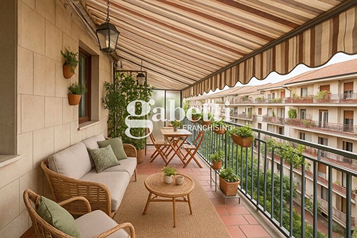 Appartamento trilocale in vendita in Via Fratelli Carando, Torino