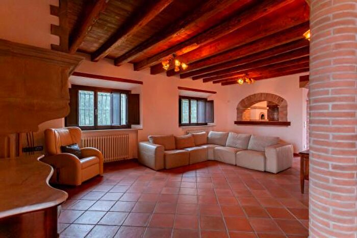 Casa con 6 locali in vendita in Verucchio