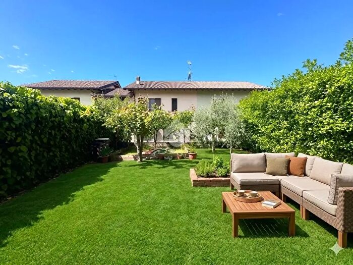 Appartamento trilocale in vendita in Strada per Villaromagnano, Tortona