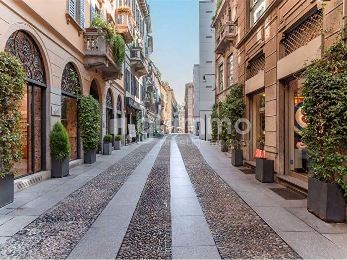 Appartamento bilocale in affitto in Via Madonnina, Brera, Milano