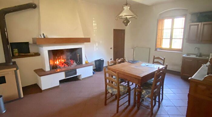 Casa con 7 locali in vendita in Il Fabbro Usella Cantagallo Unione dei Comuni Val di Bisenzio Prato Toscana Italia, Cantagallo