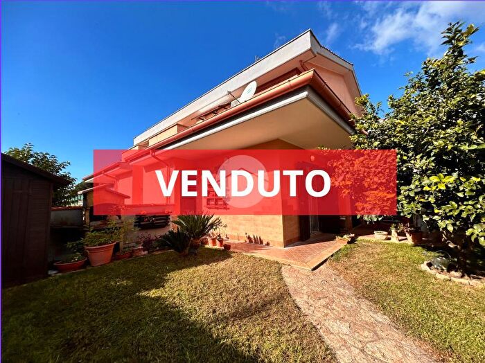 Appartamento trilocale in vendita in Piazzale degli Astri, Ardea