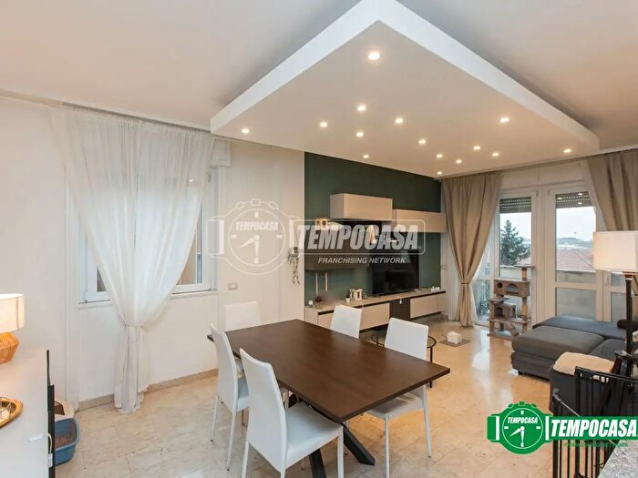 Appartamento trilocale in vendita in Viale Armando Diaz, Busto Arsizio