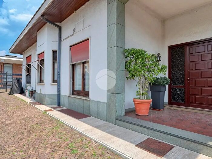 Casa quadrilocale in vendita in Via Ottaviano Custodi, Gallarate