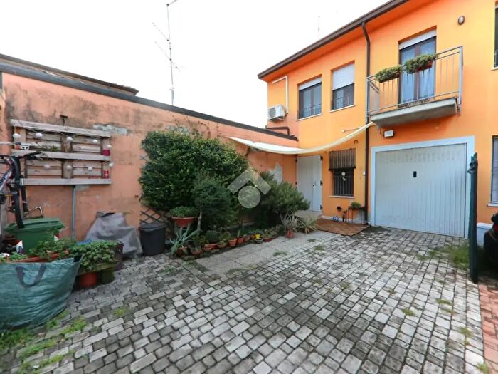 Casa quadrilocale in vendita in Via Solferino E San Martino, Roverbella
