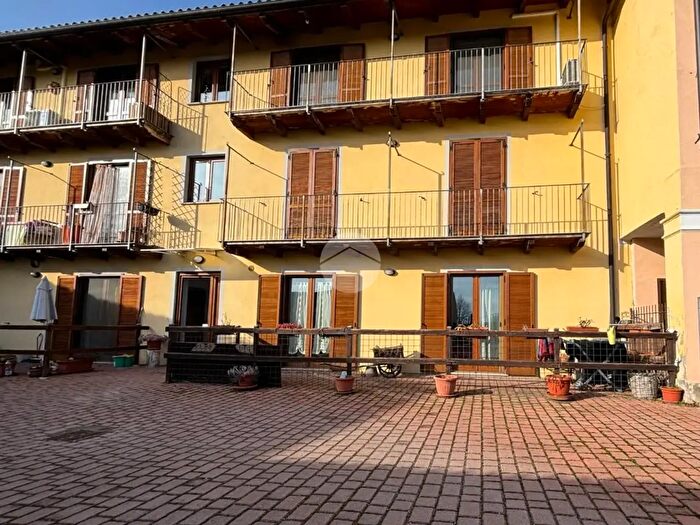 Appartamento quadrilocale in vendita in Via Bollengo, Ivrea