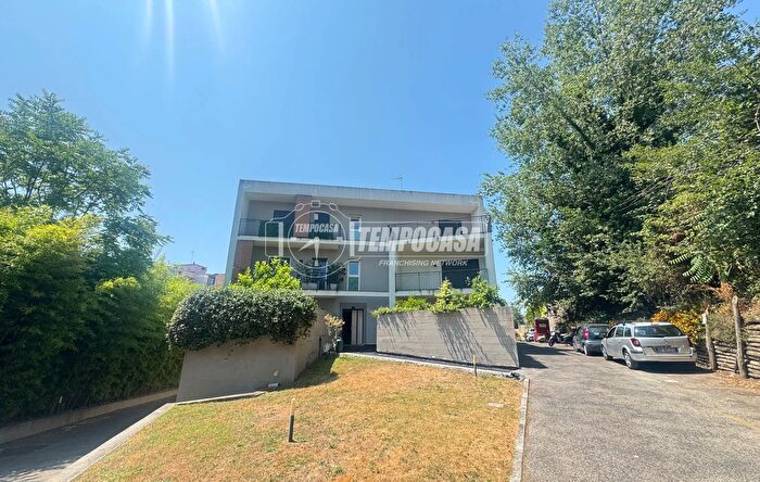 Appartamento quadrilocale in vendita in Via Camaldolilli, Napoli