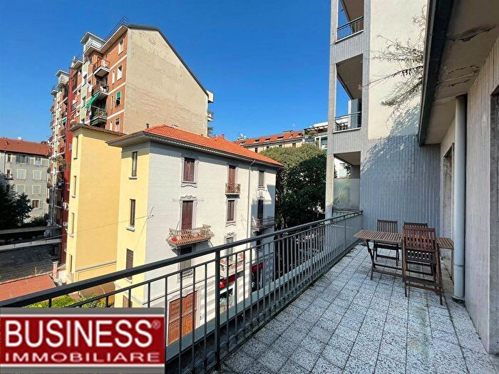 Appartamento trilocale in affitto in Viale Lombardia, Farini, Milano