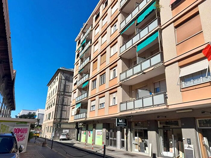 Appartamento trilocale in vendita in Zona Sestri Ponente Genova, Genova