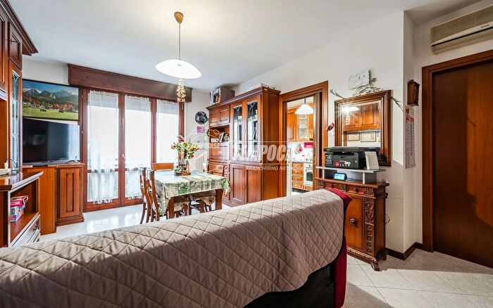 Appartamento trilocale in vendita in Via Cornadura, Vignola