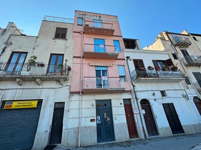 Casa con 6 locali in vendita in Piazza della Repubblica, Alcamo