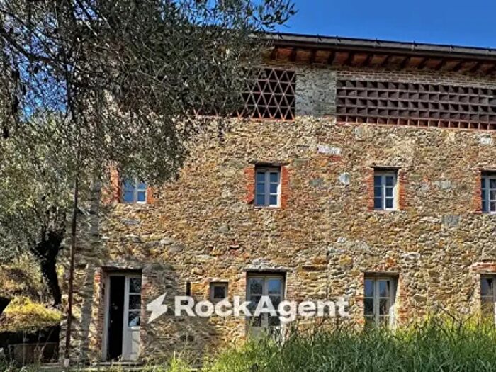Casa con 6 locali in vendita in Via di Versona, Camaiore