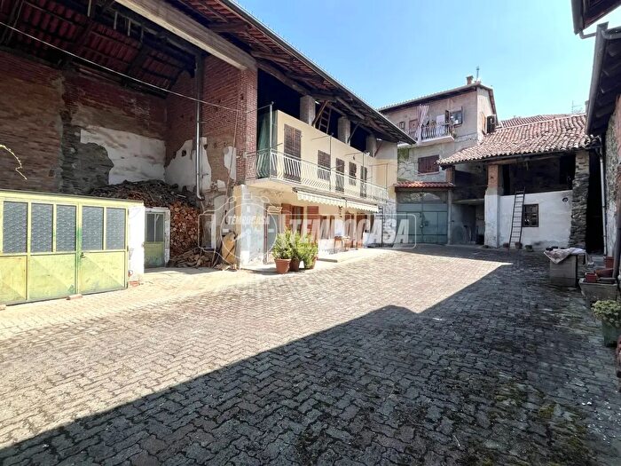 Casa con 5 locali in vendita in Via Vittorio Emanuele II, Cuceglio