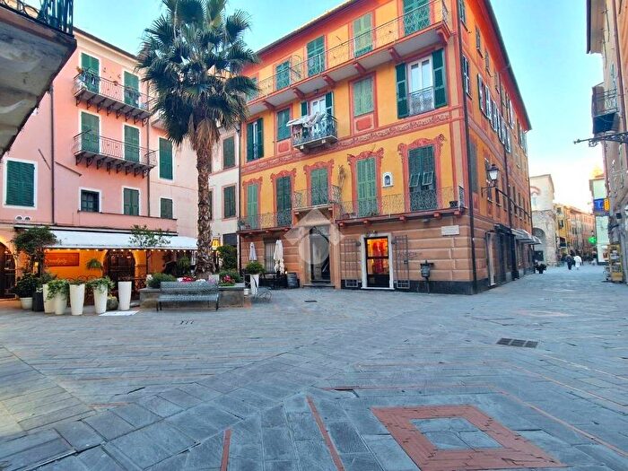 Appartamento quadrilocale in affitto in Via Cavour, Centro, Loano