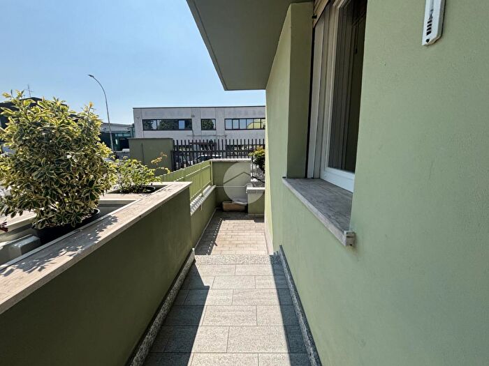 Appartamento trilocale in affitto in Via Romagna, Opera