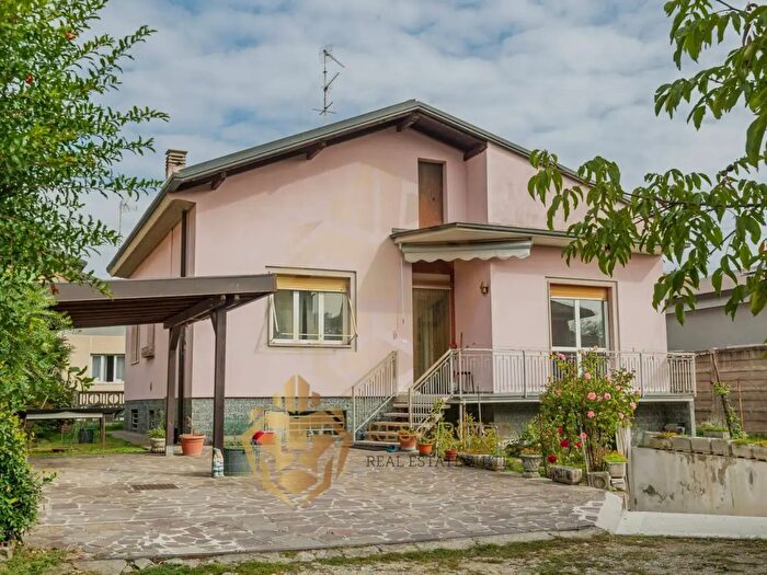 Casa quadrilocale in vendita in Via Reno, Cesano Maderno