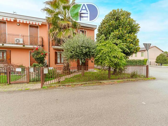 Casa con 6 locali in vendita in Via dei Platani, Mira