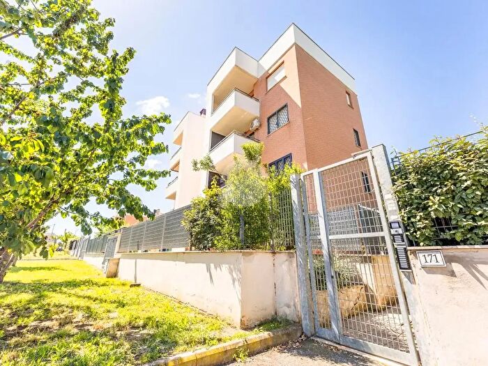 Appartamento bilocale in vendita in Via Raffaello Liberti, Roma