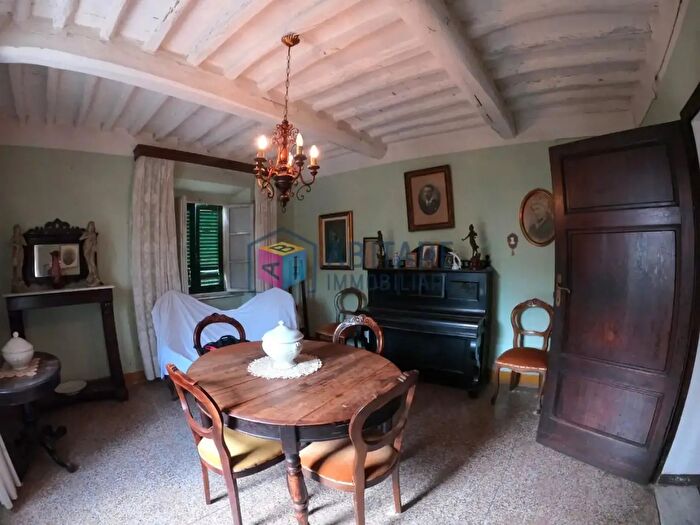 Casa con 9 locali in vendita in Orciano Pisano