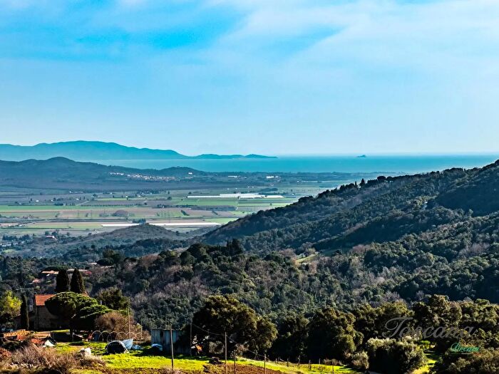 Casa con 10 locali in vendita in Suvereto