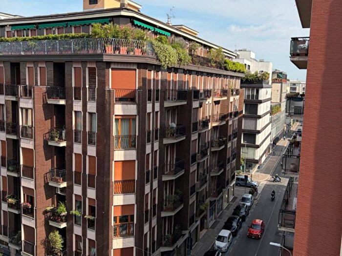 Appartamento trilocale in affitto in Via Alessandro Manzoni, Centro Storico, Monza
