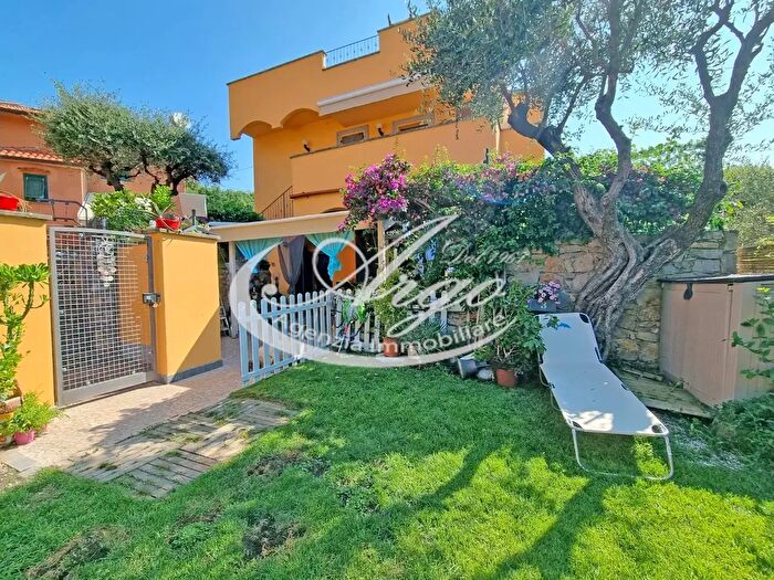 Casa trilocale in vendita in Lerici