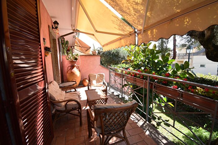 Casa con 7 locali in vendita in Via dei Buonvisi, Roma