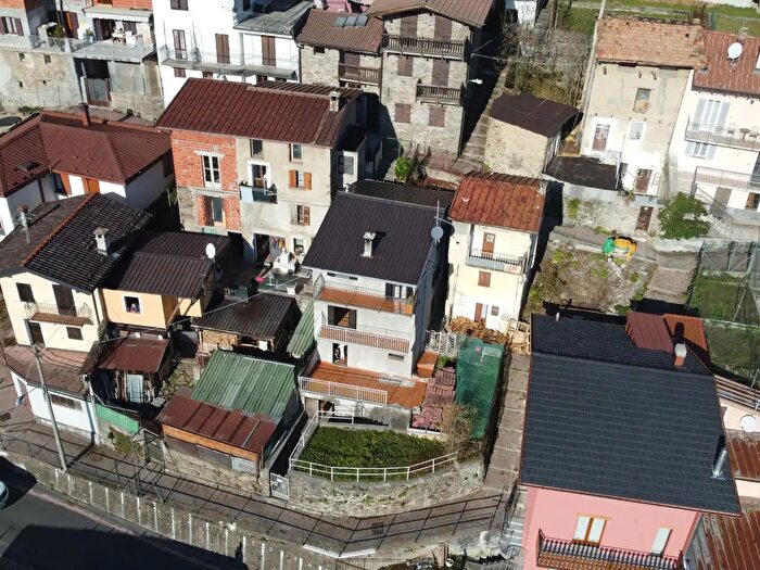 Casa con 5 locali in vendita in Via Roma, Cavargna