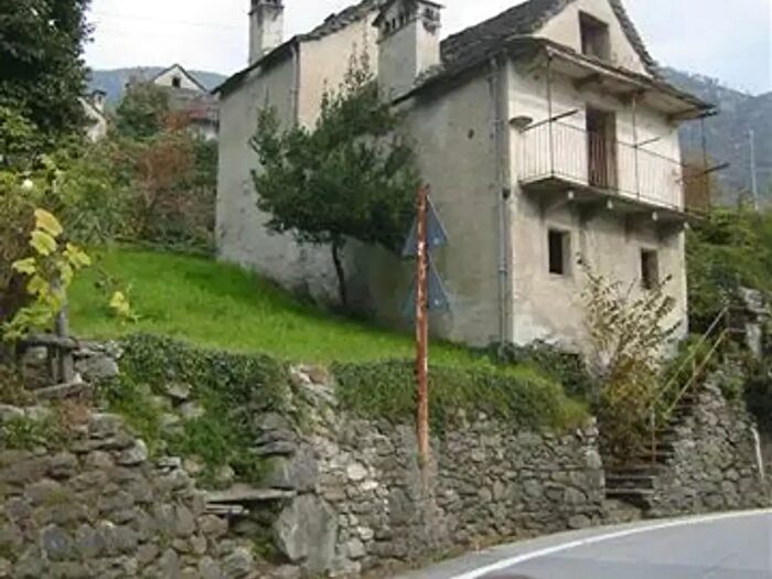 Casa con 5 locali in vendita in Via alle Formazza, Crevoladossola