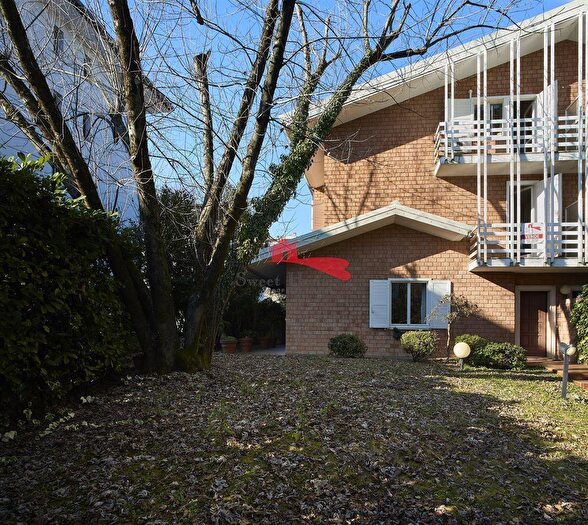 Casa con 9 locali in vendita in Udine