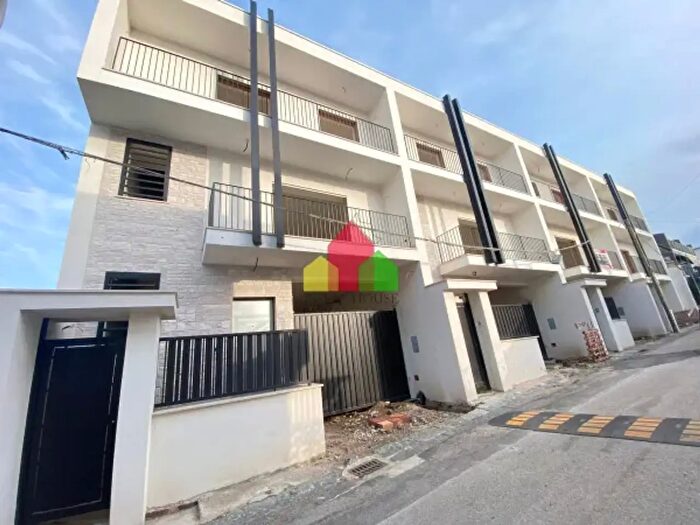 Casa con 5 locali in vendita in Via Eugenio Curiel, Parete