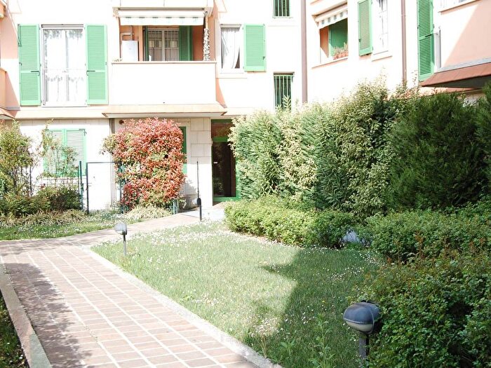 Appartamento bilocale in affitto in Via San Francesco dAssisi, Centro, Arcore