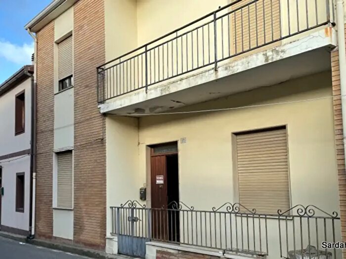 Casa con 8 locali in vendita in Corso Fratelli Cervi, Solarussa
