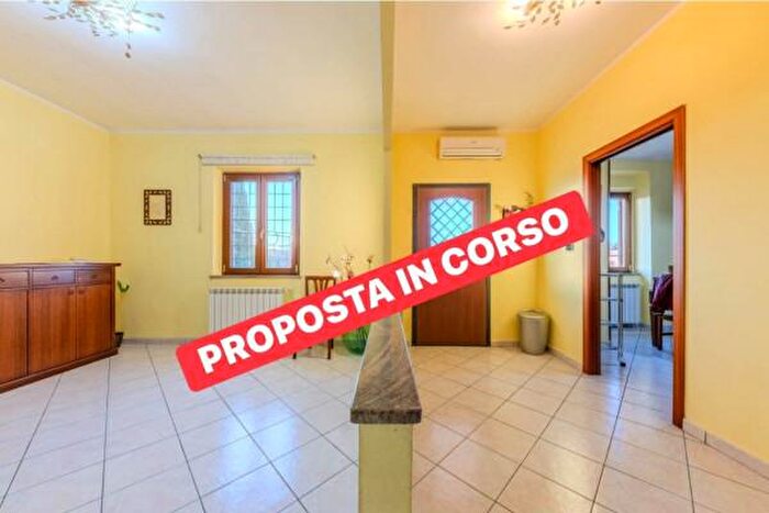 Appartamento con 5 locali in vendita in Via dei Pini, Capodimonte