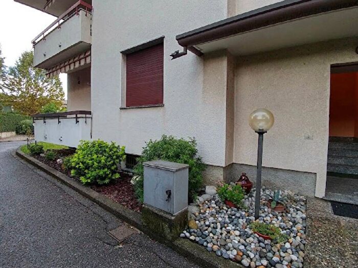 Appartamento trilocale in affitto in Centro, Lurate Caccivio