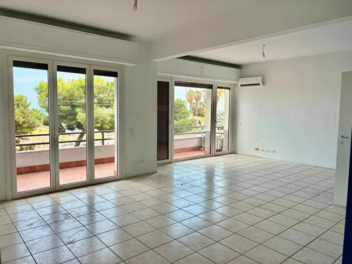 Appartamento trilocale in affitto in Viale Africa, Catania