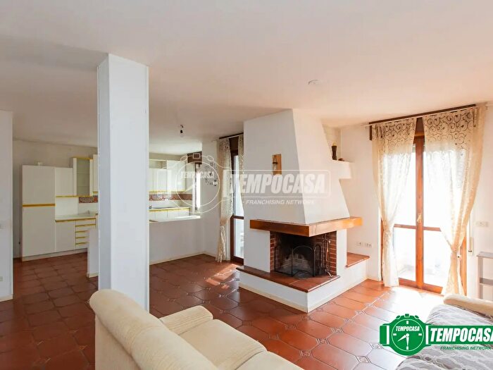 Appartamento quadrilocale in vendita in Via Alessandro Volta, Bellinzago Novarese