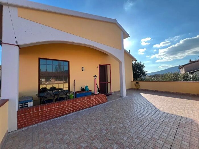 Appartamento con 7 locali in vendita in Bientina