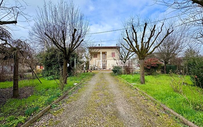 Casa con 6 locali in vendita in Via Viazza, San Prospero