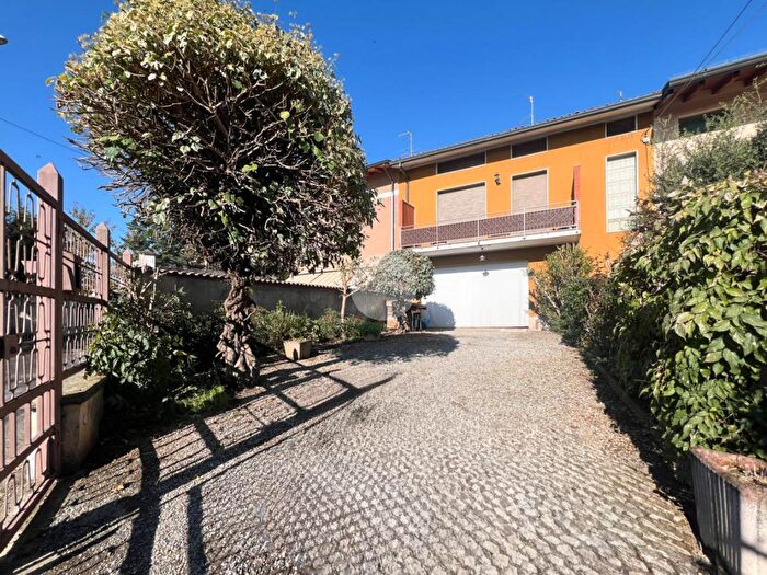 Casa quadrilocale in vendita in Vicolo Gandino, Castrezzato