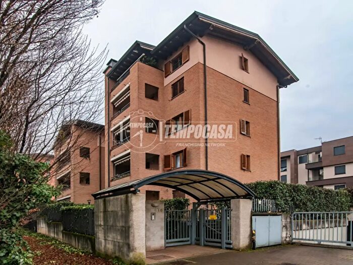 Appartamento trilocale in vendita in Via Giuseppe Galliano, Limbiate