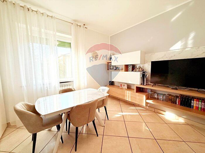 Appartamento trilocale in vendita in Via Gerolamo Forni, Milano