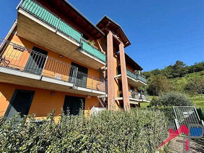 Appartamento trilocale in vendita in Pontida