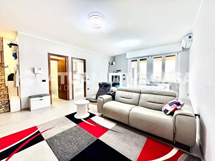 Appartamento trilocale in vendita in Via Roma, Bareggio