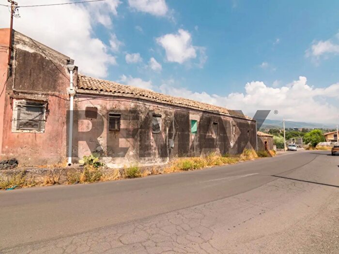 Casa con 6 locali in vendita in Via Penninazzo, Viagrande