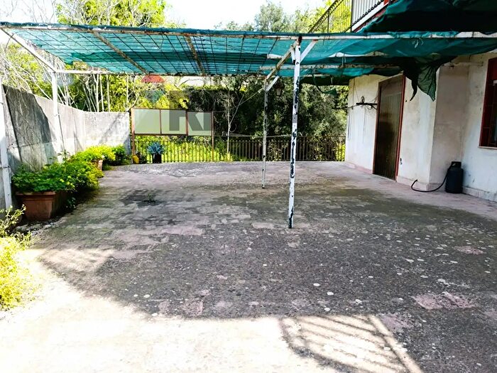 Appartamento con 5 locali in vendita in Via Acqua Bongiardo, Santa Venerina